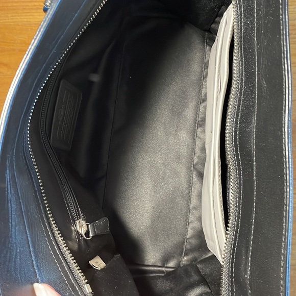 Coach bag in Black! - Picture 7 of 15